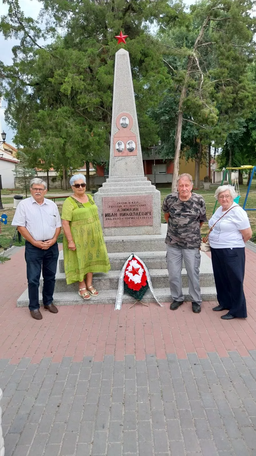 Делегација Удружења ваздухопловаца Војводине посетила спомен-обележја ваздухопловне славе у Товаришеву и Бачком Брестовцу